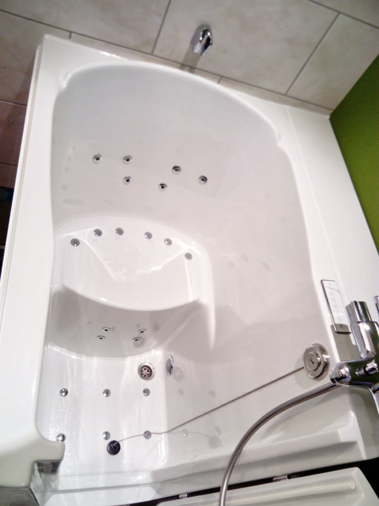 Sitzbadewanne mit Fronteinstieg «Menorca» - VitaActiva AG