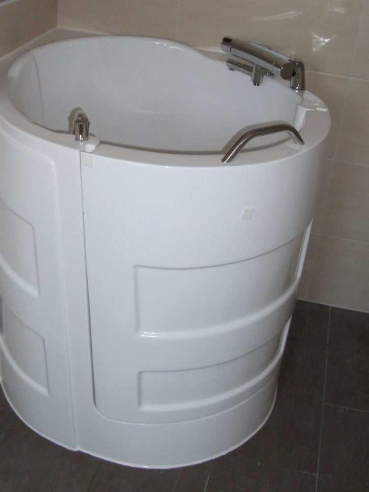 Sitzbadewanne mit Fronteinstieg «Ibiza» - VitaActiva AG